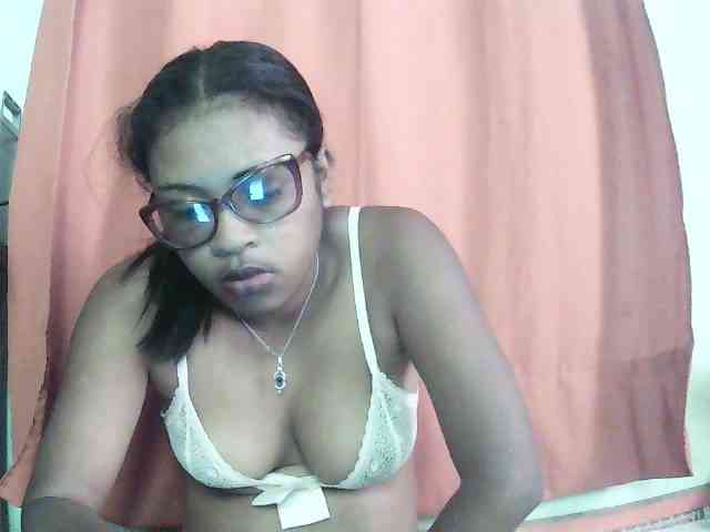 TriciaBella webcam