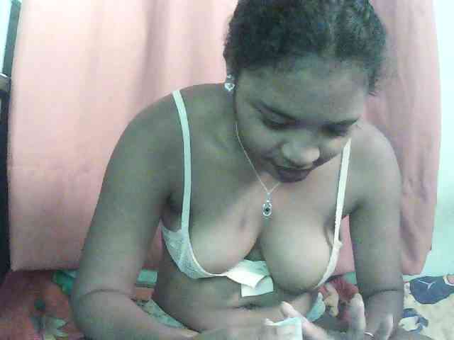 TriciaBella webcam