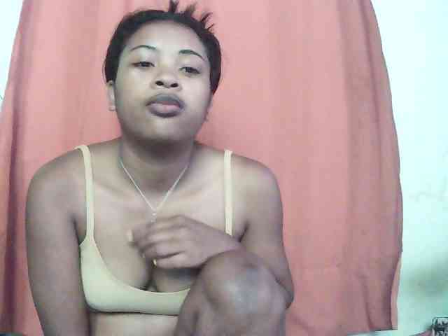TriciaBella webcam