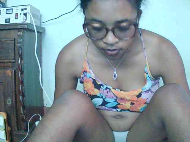 TriciaBella webcam