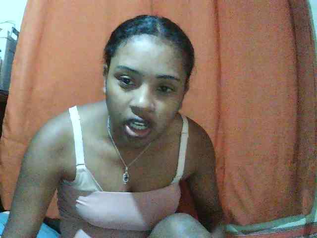 TriciaBella webcam
