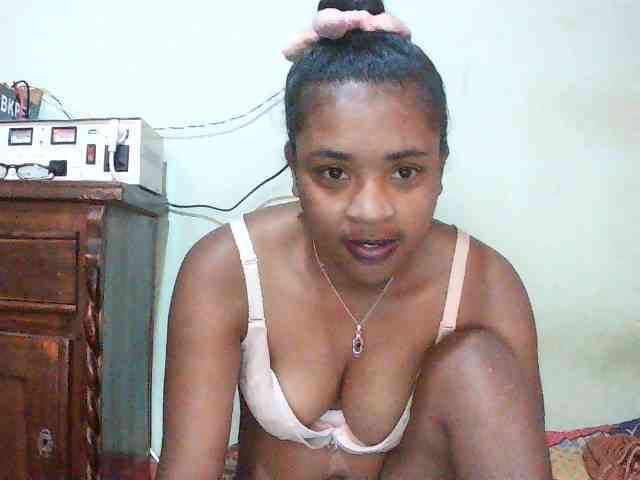 TriciaBella webcam