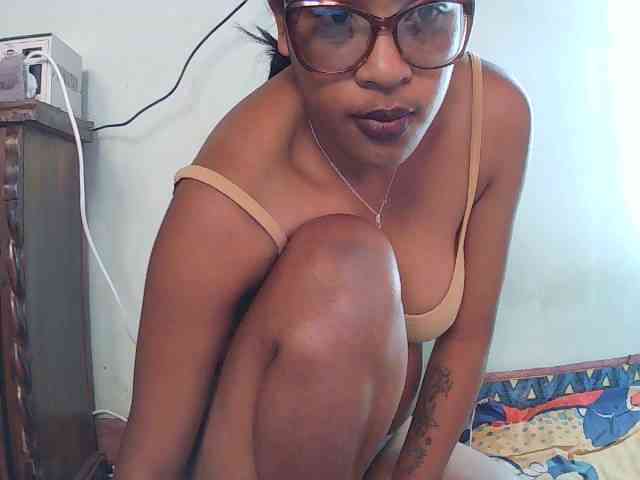 TriciaBella webcam