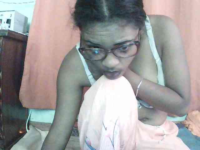 TriciaBella webcam
