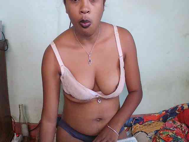 TriciaBella webcam