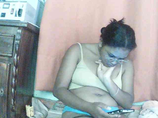 TriciaBella webcam