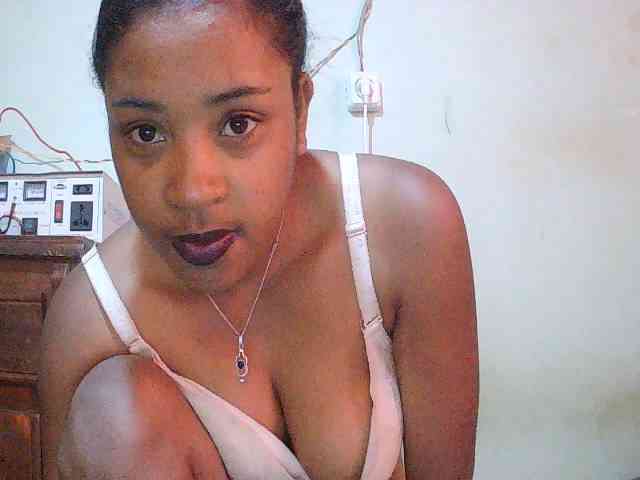 TriciaBella webcam