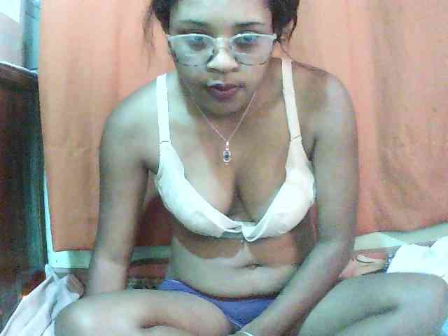 TriciaBella webcam