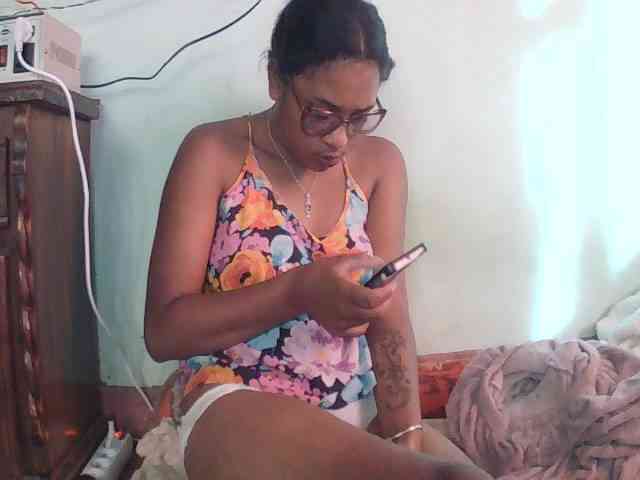 TriciaBella webcam