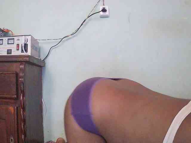 TriciaBella webcam