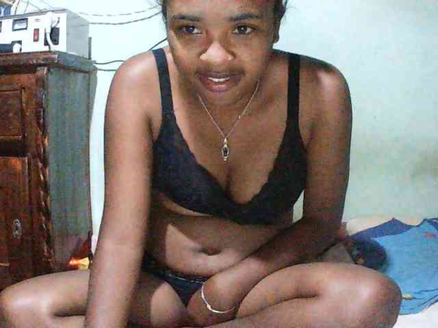 TriciaBella webcam