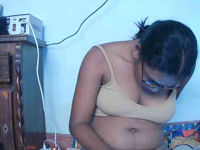 triciabella's live room