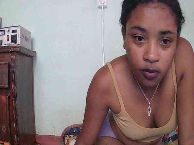 TriciaBella webcam