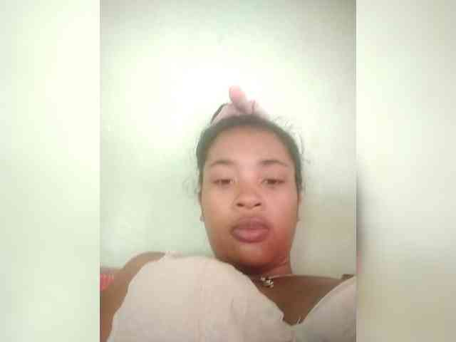 TriciaBella webcam