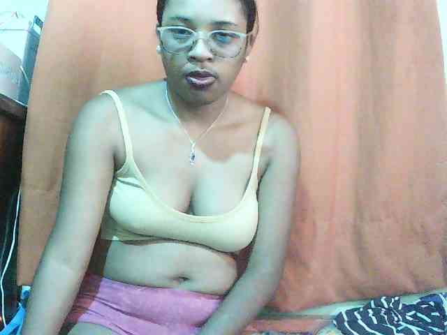 TriciaBella webcam