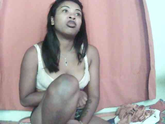 TriciaBella webcam