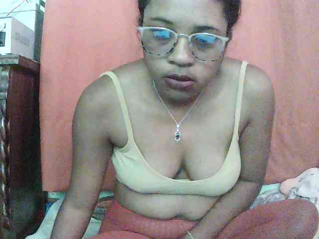 TriciaBella webcam