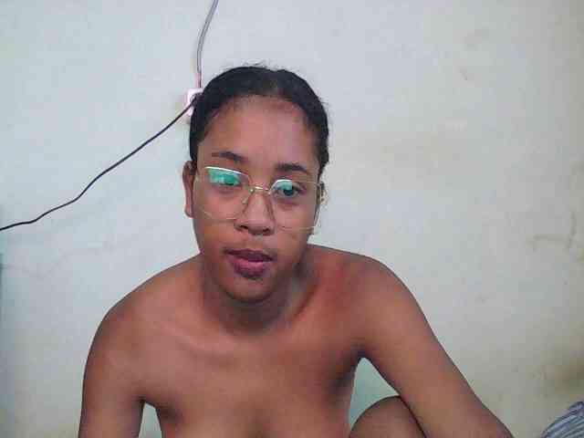 TriciaBella webcam