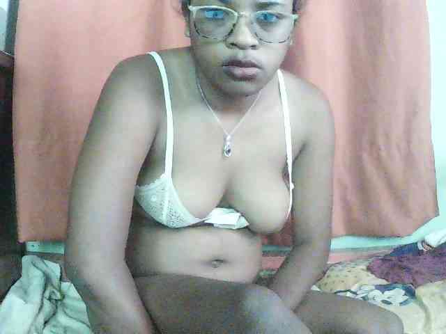 TriciaBella webcam