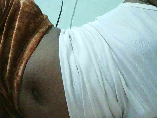 TriciaBella webcam