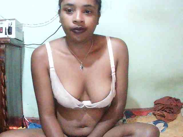 TriciaBella webcam