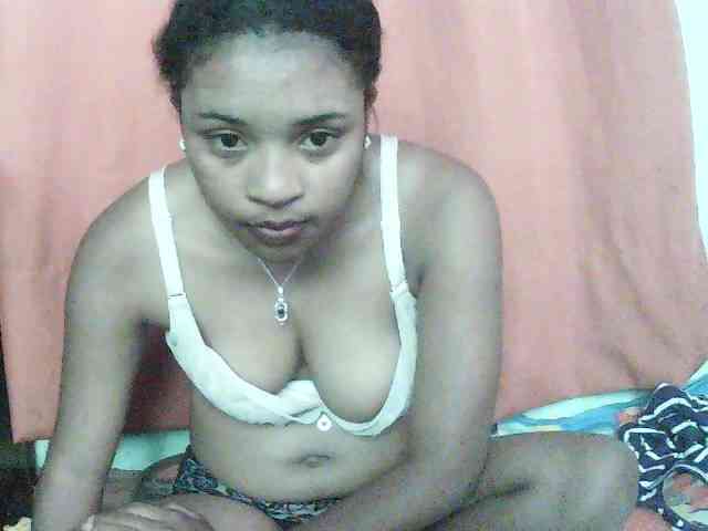 TriciaBella webcam