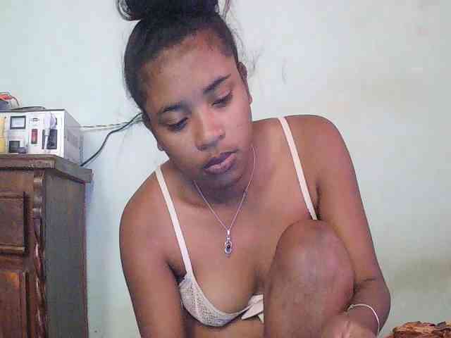 TriciaBella webcam
