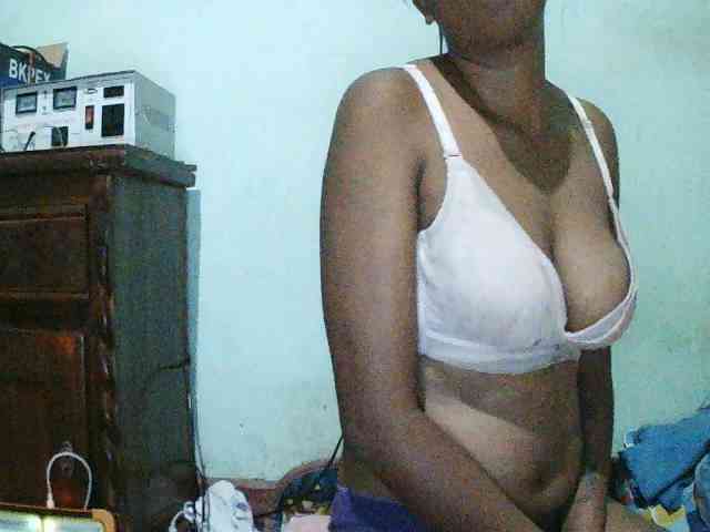 TriciaBella webcam