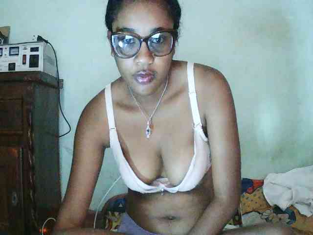 TriciaBella Live Webcam on BongaCams