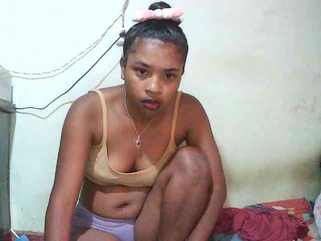 TriciaBella webcam