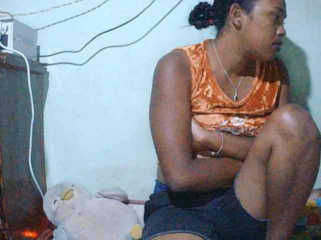 TriciaBella webcam