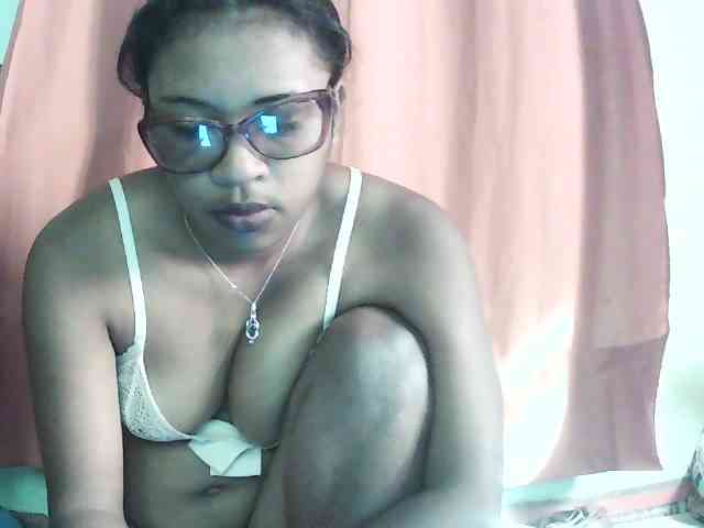 TriciaBella webcam