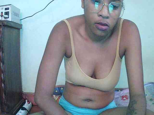 TriciaBella webcam