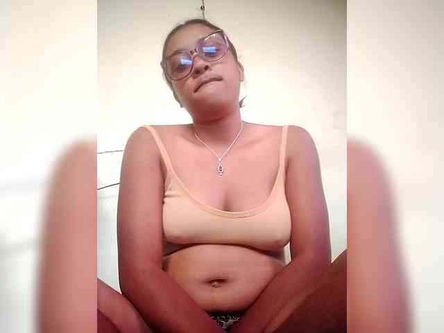 TriciaBella webcam