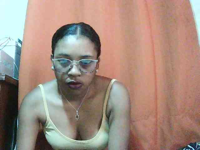 TriciaBella webcam