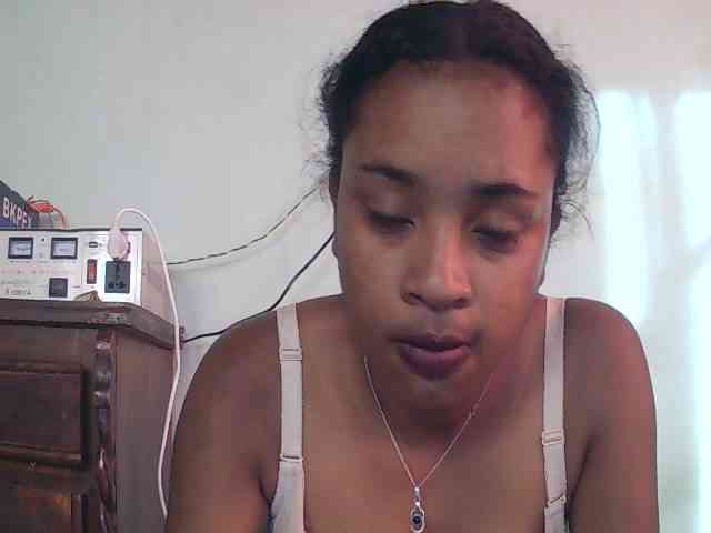 TriciaBella webcam