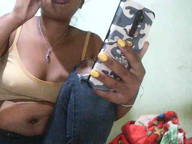 TriciaBella webcam