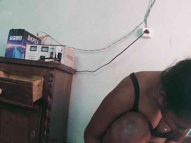 TriciaBella webcam