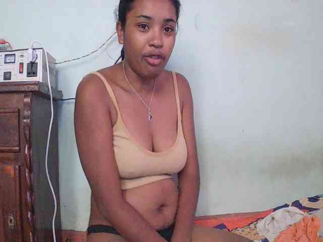 TriciaBella webcam