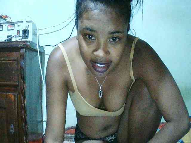 TriciaBella webcam