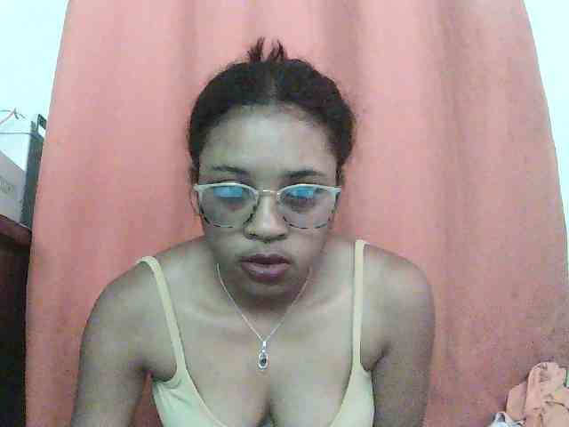 TriciaBella webcam
