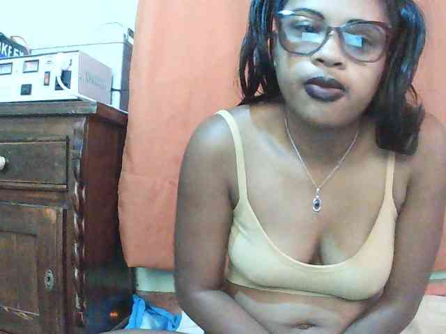 TriciaBella webcam