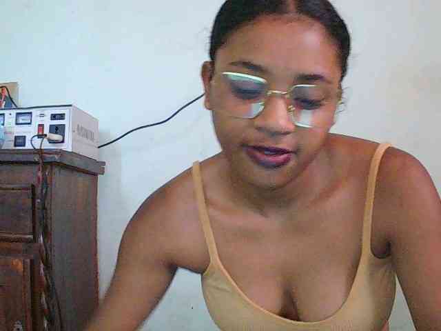 TriciaBella webcam