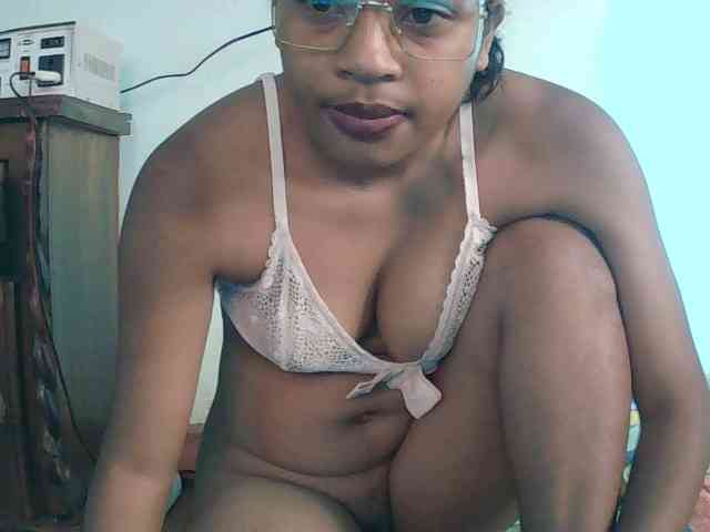 TriciaBella webcam