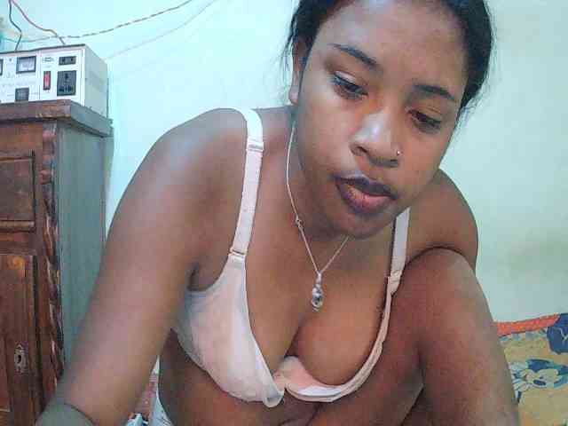 TriciaBella webcam