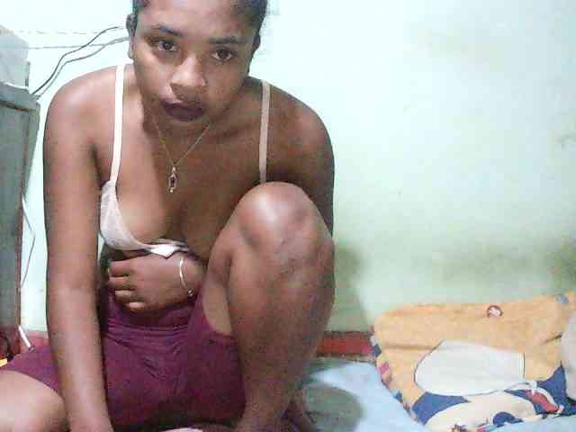 TriciaBella webcam