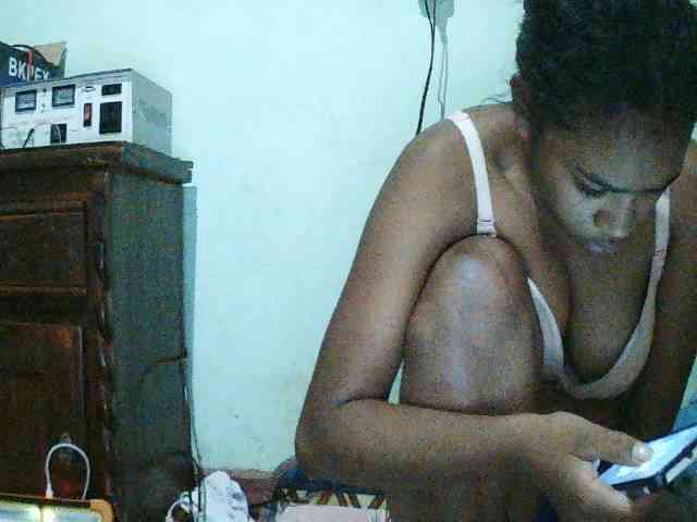 TriciaBella webcam