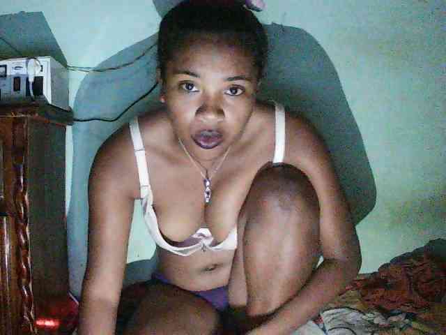 TriciaBella webcam