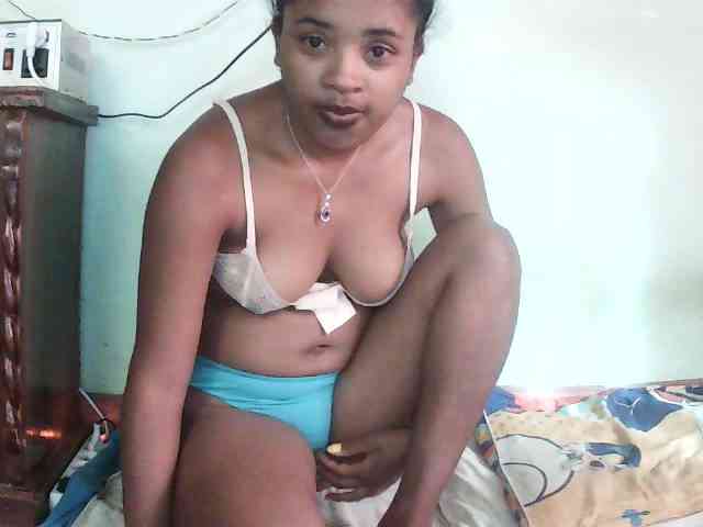 TriciaBella webcam