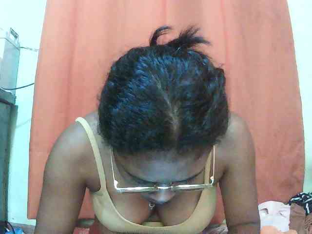 TriciaBella webcam